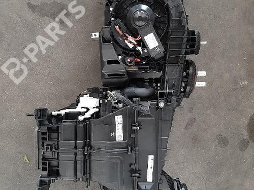 Used Heater matrix box Heater matrix box LAND ROVER RANGE ROVER VELAR (L560) 2.0 D180 TD4 4x4 (180 hp) 10879733 10879733