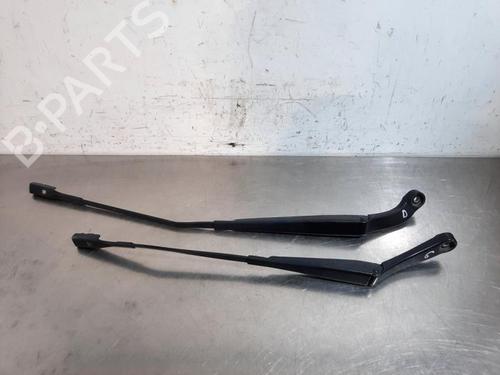 Used Front windshield wiper arm AUDI A3 Sportback (8VA, 8VF) 1.6 TDI (110 hp) 23601681