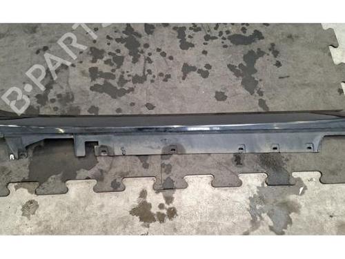 right-sideskirt-bmw-1-f40-2019-40614870 main image