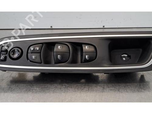 switch-nissan-micra-v-k14-2016-39624585 main image