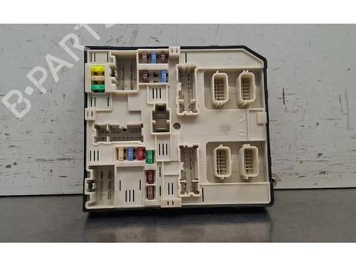 Used Fuse box Fuse box 39571724 39571724