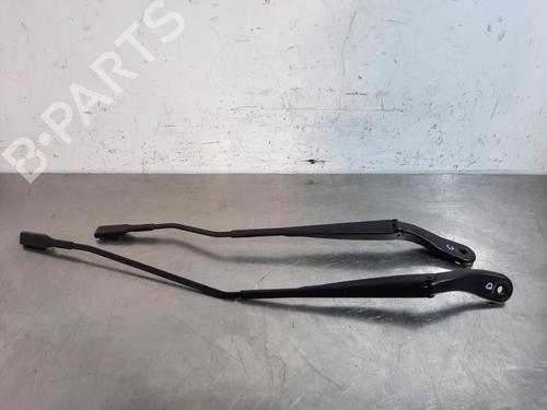Used Front windshield wiper arm DACIA SANDERO III 1.0 TCe 90 (91 hp) 23598084