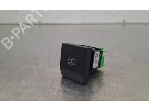 switch-renault-megane-e-tech-suv-2021-34408269 main image