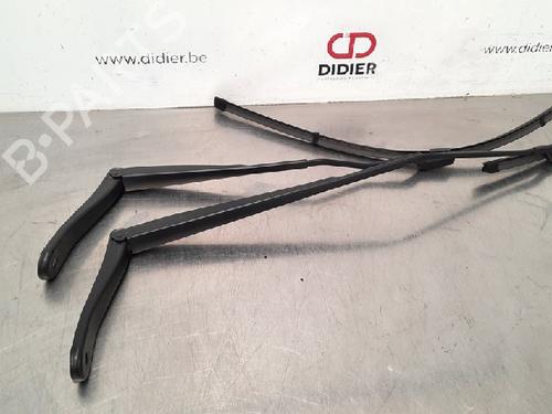 Used Front windshield wiper arm RENAULT CLIO V (B7_) 1.0 TCe 100 (B7MT) (101 hp) 15019564