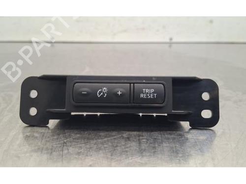 switch-nissan-micra-v-k14-2016-36443789 main image