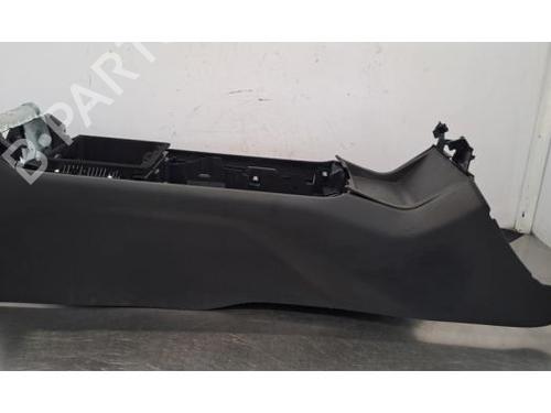 middle-console-land-rover-range-rover-velar-l560-2017-33743800 main image