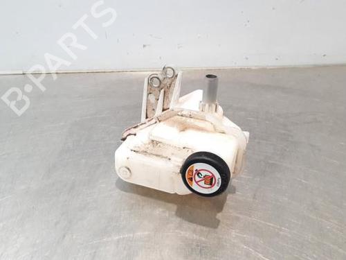Used Expansion tank TOYOTA YARIS (_P13_) 1.5 Hybrid (NHP130_, NHP130) (101 hp) 23579056