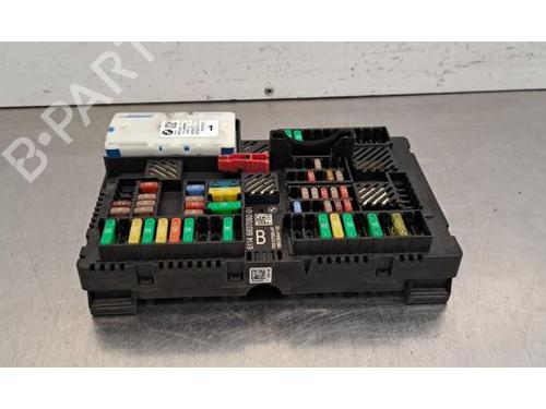 Used Fuse box Fuse box 37162261 37162261