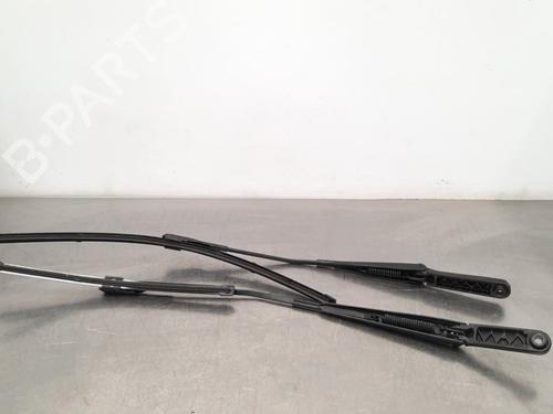 Used Front windshield wiper arm AUDI A1 Sportback (8XA, 8XF) 1.4 TDI (90 hp) 17113501