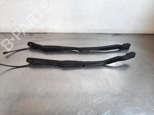 Used Front windshield wiper arm Front windshield wiper arm 38022642 38022642