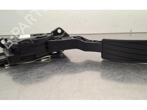 pedal-suzuki-s-cross-2022-34200055 main image