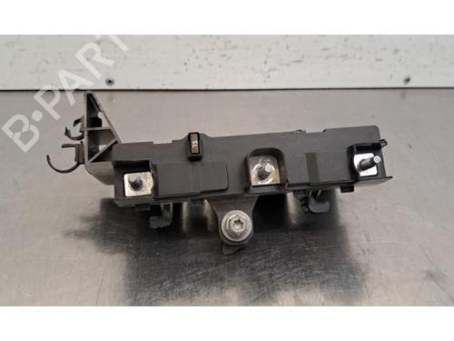Używane Skrzynka bezpieczników Skrzynka bezpieczników RENAULT TRAFIC III Van (FG_) 2.0 dCi 130 (FGMY) (131 hp) 37148362 37148362