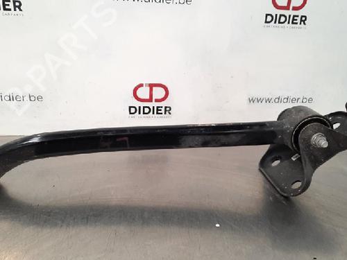 Venstre bak bærearm FIAT 500X (334_) 1.6 (334AXE1A) (110 hp) 10885998