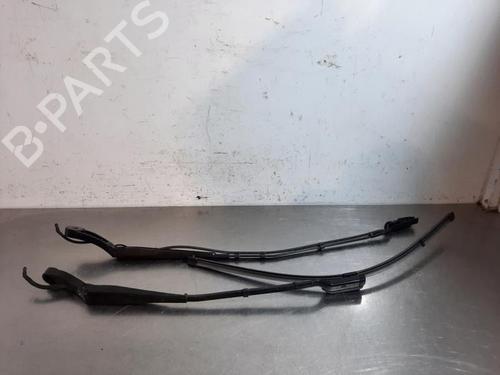Used Front windshield wiper arm PEUGEOT 5008 II (MC_, MJ_, MR_, M4_) 1.5 BlueHDi 130 (MCYHZJ, MCYHZR, MCYHZX) (131 hp) 23593209