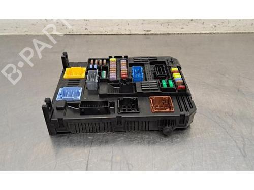 Used Fuse box Fuse box 38003710 38003710