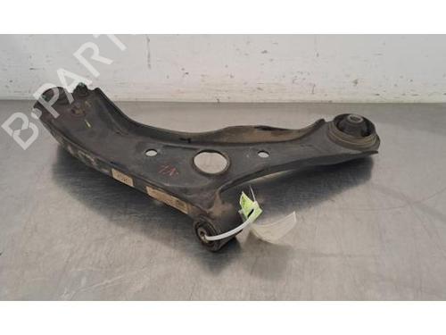 Used Left front suspension arm HYUNDAI TUCSON (TL, TLE) 1.7 CRDi (116 hp) 30046881