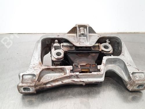 Used Engine mount MERCEDES-BENZ GLA-CLASS (X156) GLA 180 (156.942) (122 hp) 15025521