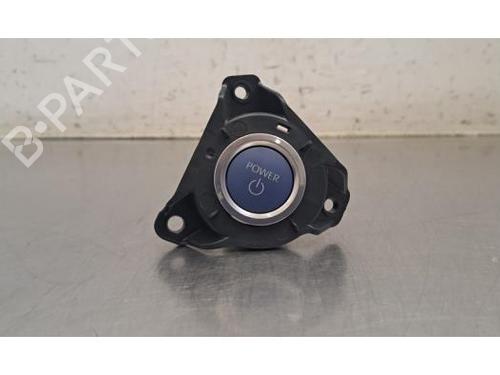 switch-toyota-corolla-estate-_e21_-2019-34385964 main image