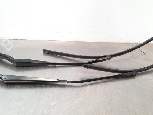 Used Front windshield wiper arm AUDI A3 Limousine (8VS, 8VM) S3 quattro (300 hp) 17112337