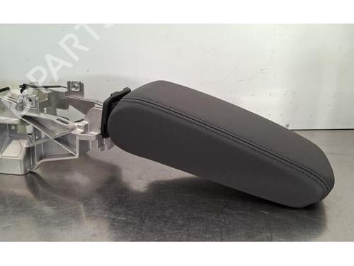Used Armrest / Center console AUDI A3 Sportback (8YA, 8YF) 30 TDI (116 hp) 32150352