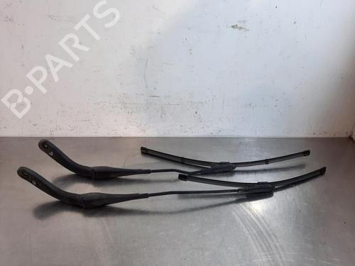 Used Front windshield wiper arm BMW 1 (F20) 116 d (116 hp) 23582898