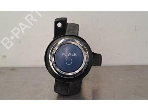 switch-toyota-c-hr-_x1_-2016-32284468 main image