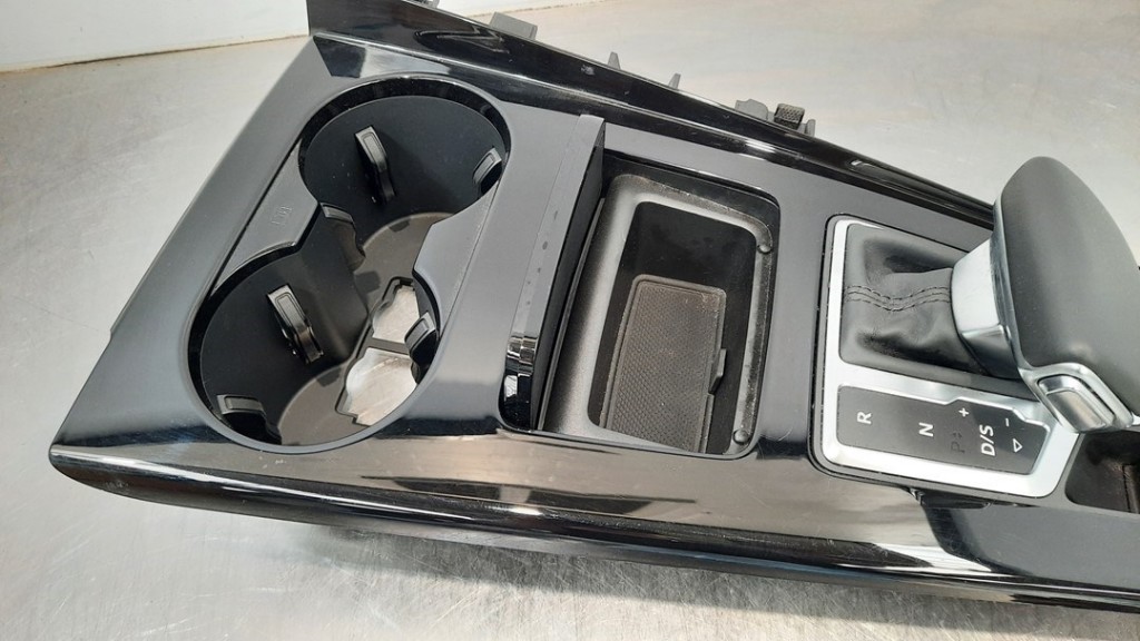 Armlehne AUDI A4 B9 Avant (8W5, 8WD) 30 TDI Mild Hybrid 10898596 