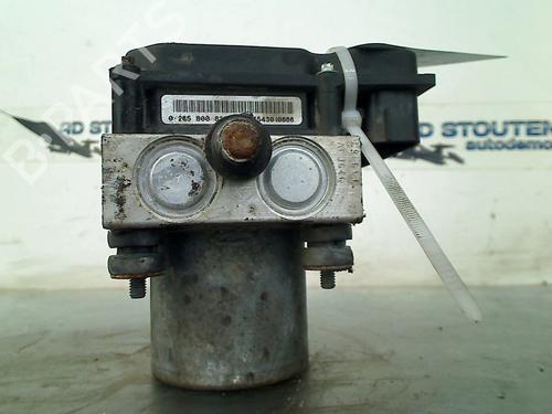 Used ABS pump RENAULT TRAFIC II Van (FL) 2.0 dCi 115 (FL01, FL0U) (114 hp) 20213237