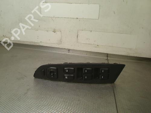 Used Left front window switch HYUNDAI ix35 (LM, EL, ELH) 2.0 CRDi 4WD (136 hp) 30622058