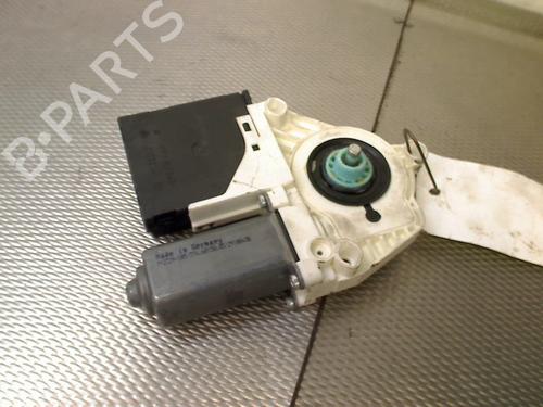 Portierruitmotor rechtsvoor Portierruitmotor rechtsvoor VW GOLF VI (5K1) 1.4 TSI (160 hp) 34574046 34574046