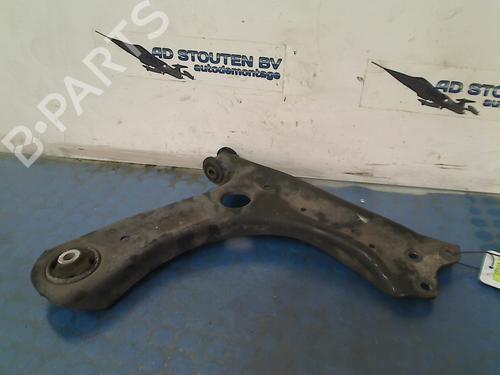 Used Right front suspension arm AUDI A1 Sportback (8XA, 8XF) 1.0 TFSI (95 hp) 15733155
