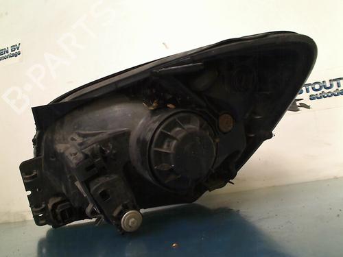 Right headlight KIA SPORTAGE II (JE_, KM_) 2.0 i 16V | BP14997797C29