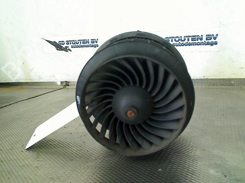 Used Heater blower motor Heater blower motor MERCEDES-BENZ C-CLASS T-Model (S205) C 250 BlueTEC / d (205.208) (204 hp) 33319381 33319381