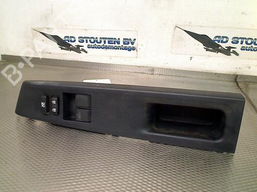 Used Left front window switch TOYOTA YARIS (_P13_) 1.0 (KSP130_, KSP130) (69 hp) 30834459