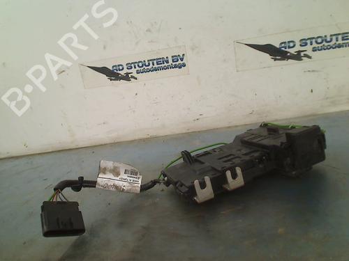 Used Fuse box VOLVO V60 I (155) D5 Hybrid AWD (230 hp) 22922180