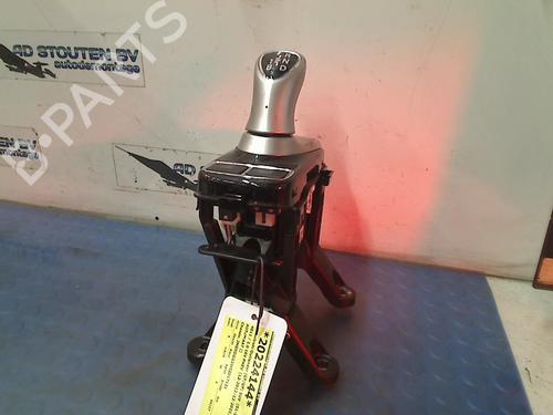 Used Gear lever MITSUBISHI OUTLANDER III (GG_W, GF_W, ZJ, ZL, ZK) Plug-in Hybrid (GG2W) (200 hp) 13089322