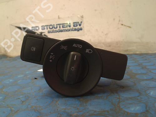 Used Headlight switch MERCEDES-BENZ A-CLASS (W176) A 180 (176.042) (122 hp) 13299185