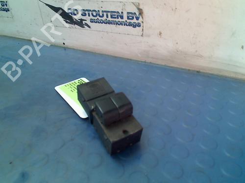 Used Left front window switch NISSAN MICRA III (K12) 1.2 16V (80 hp) 12569876