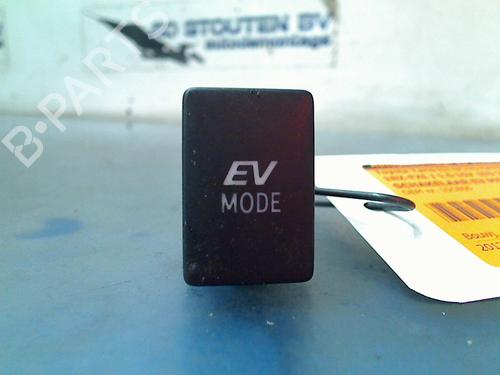 Used Switch TOYOTA YARIS (_P13_) 1.5 Hybrid (NHP130_, NHP130) (101 hp) 11322660