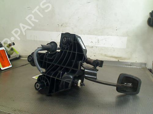Used Clutch pedal OPEL VIVARO B Van (X82) 1.6 CDTI (05) (125 hp) 31751573