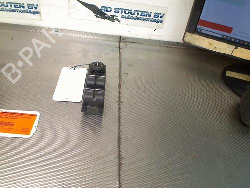 Used Left front window switch Left front window switch FORD FOCUS III 1.0 EcoBoost (100 hp) 33687011 33687011