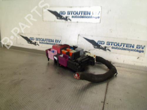 Used Fuse box MERCEDES-BENZ C-CLASS (W205) C 350 e (205.047) (279 hp) 32113765