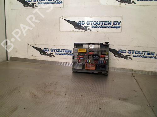 Used Fuse box Fuse box PEUGEOT 3008 I MPV (0U_) 2.0 HDi Hybrid4 (0URHCA) (200 hp) 33940875 33940875