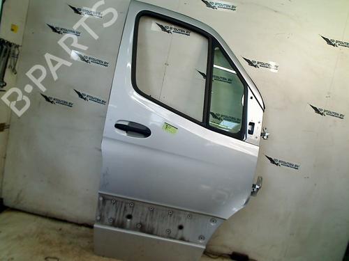 Used Right front door MERCEDES-BENZ SPRINTER 3,5-t Van (B907, B910) 315 CDI RWD (907.631, 907.633, 907.635, 907.637) (150 hp) 30733200