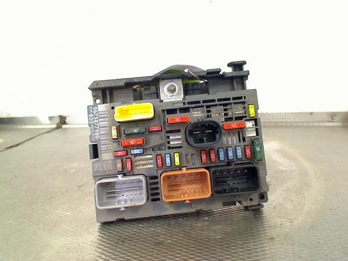 Used Fuse box Fuse box 37197728 37197728