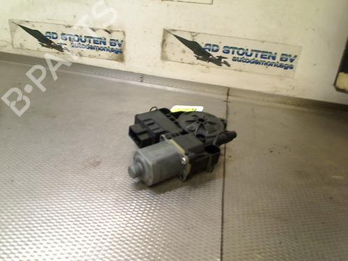 Portierruitmotor rechtsachter VW POLO VI (AW1, BZ1, AE1) 1.0 TSI (95 hp) 31060121