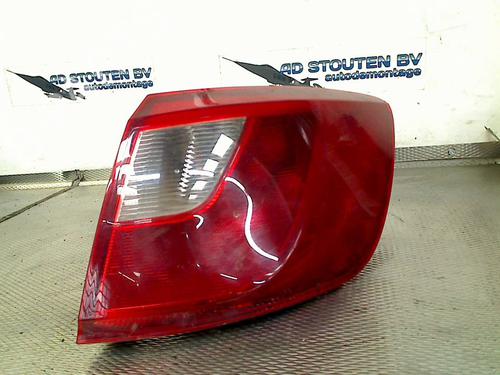 Feu arrière droit SEAT IBIZA IV ST (6J8, 6P8) 1.2 TDI (75 hp) 31927470