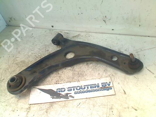 Used Right front suspension arm TOYOTA YARIS (_P13_) 1.0 (KSP130_, KSP130) (69 hp) 11317407