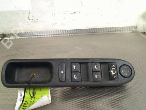 Used Left front window switch Left front window switch PEUGEOT 307 CC (3B) 2.0 16V (136 hp) 33398019 33398019