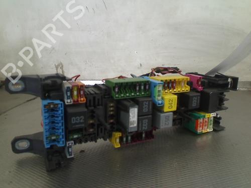 Used Fuse box Fuse box 37025620 37025620